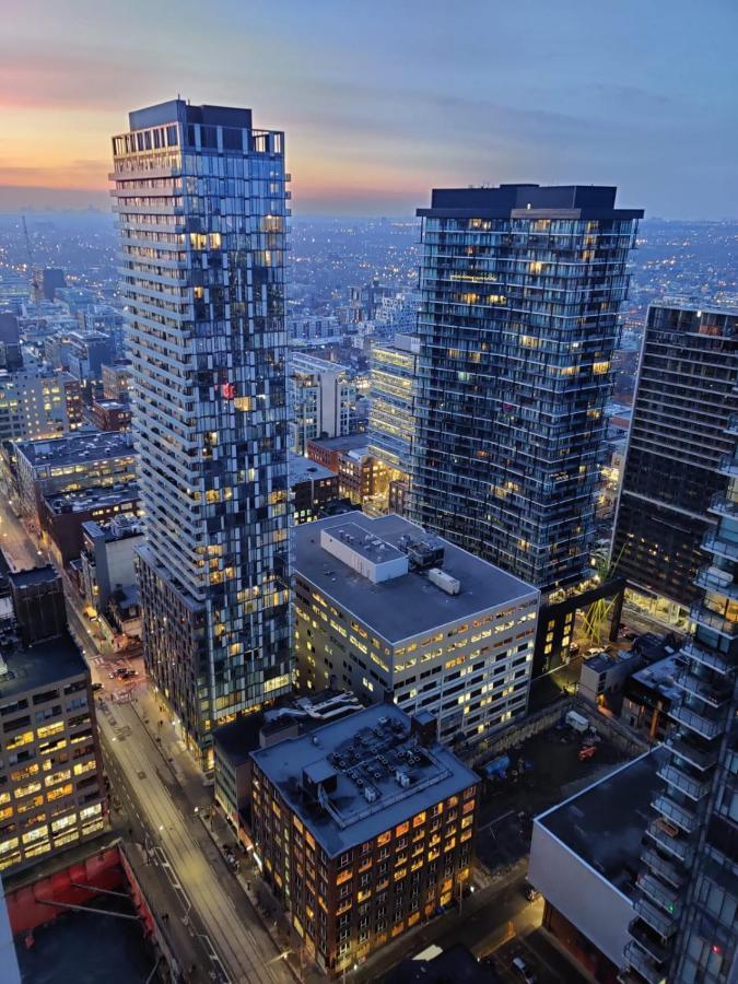 2 Bedrooms & 1 Bedroom Spectacular Apartments Toronto Exterior foto