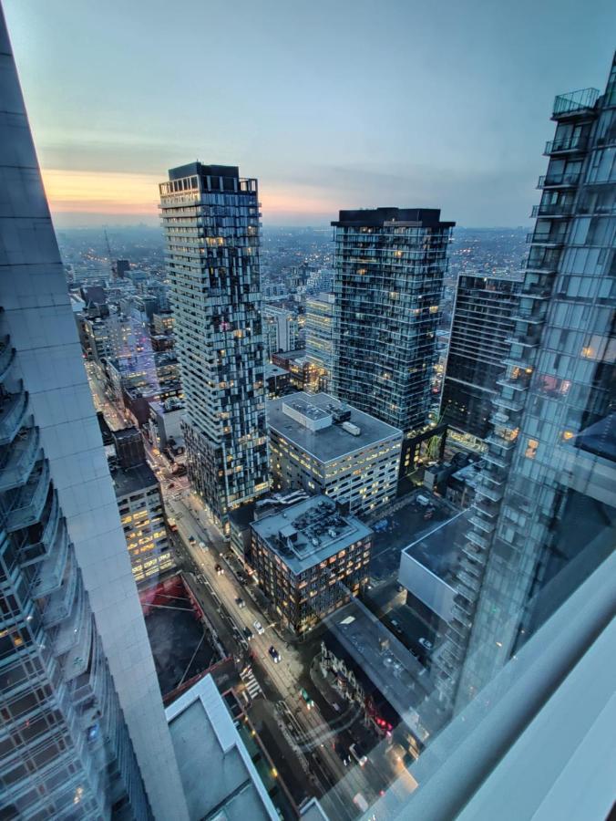 2 Bedrooms & 1 Bedroom Spectacular Apartments Toronto Exterior foto