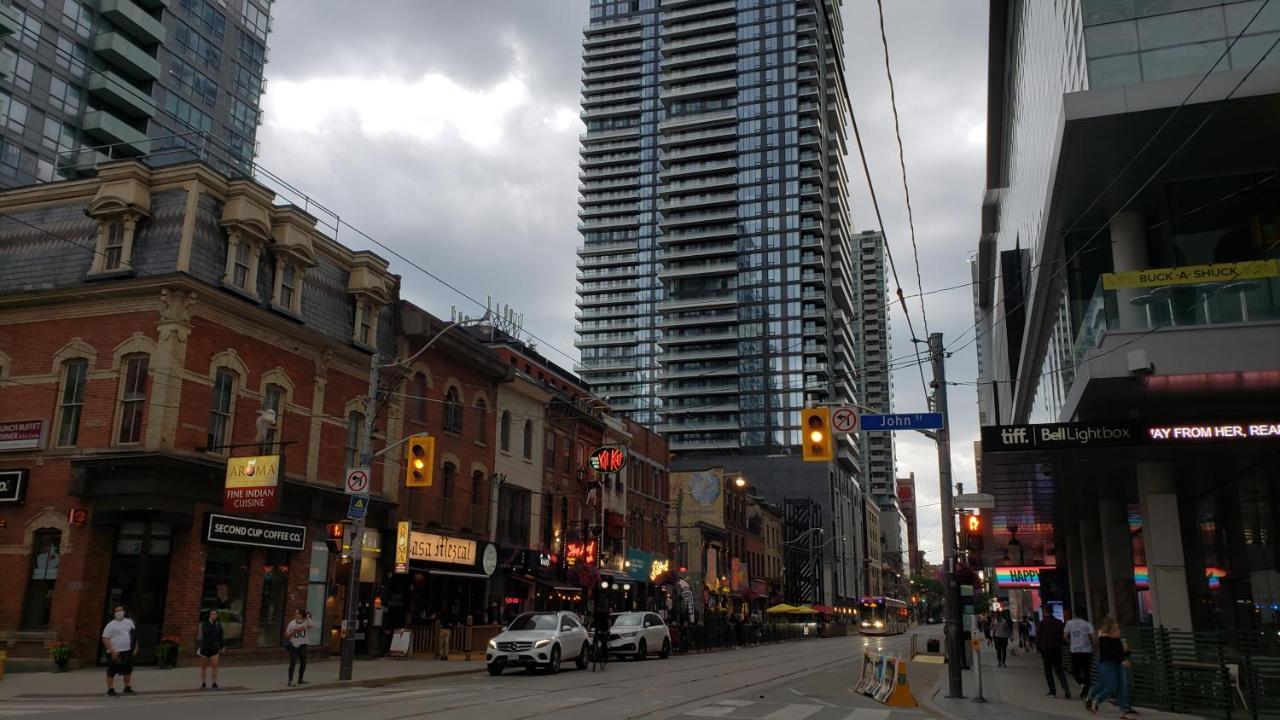 2 Bedrooms & 1 Bedroom Spectacular Apartments Toronto Exterior foto