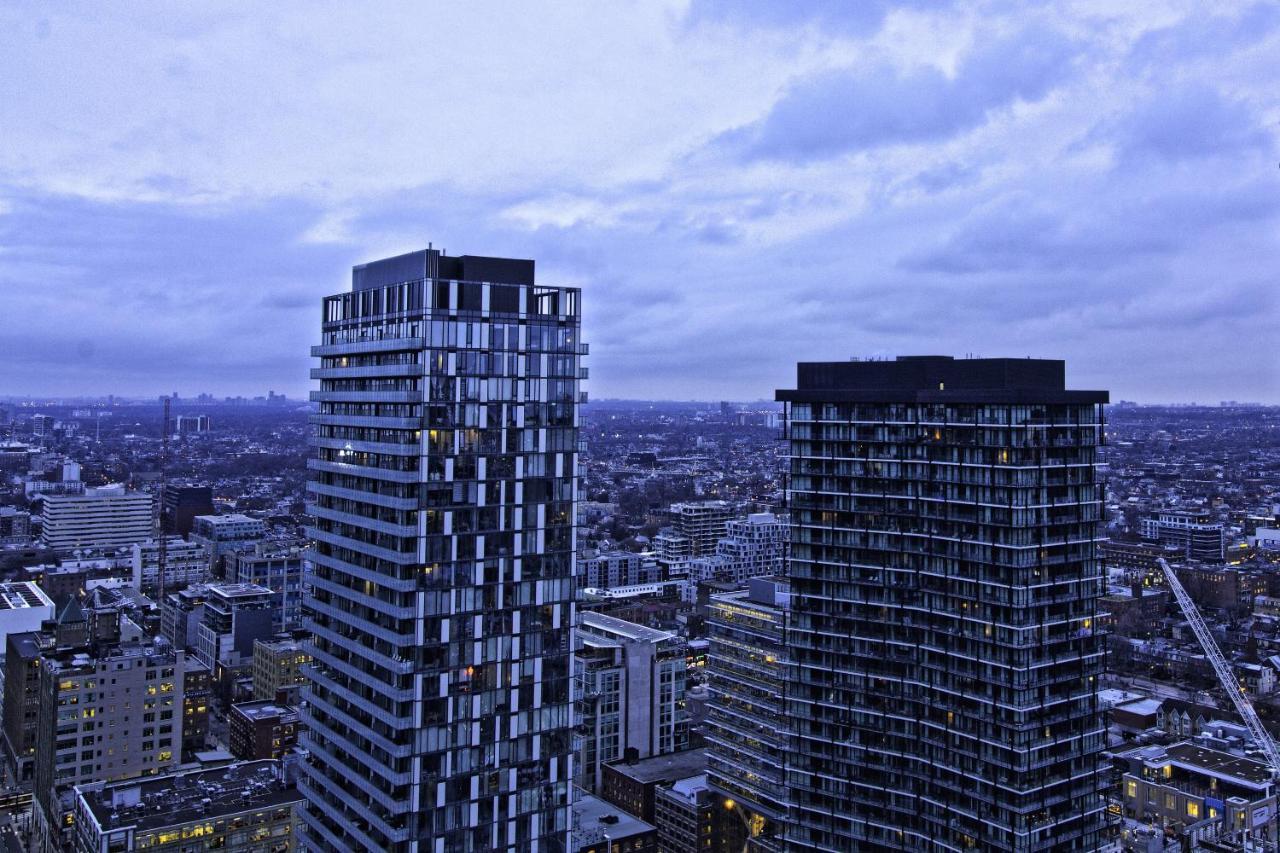 2 Bedrooms & 1 Bedroom Spectacular Apartments Toronto Exterior foto